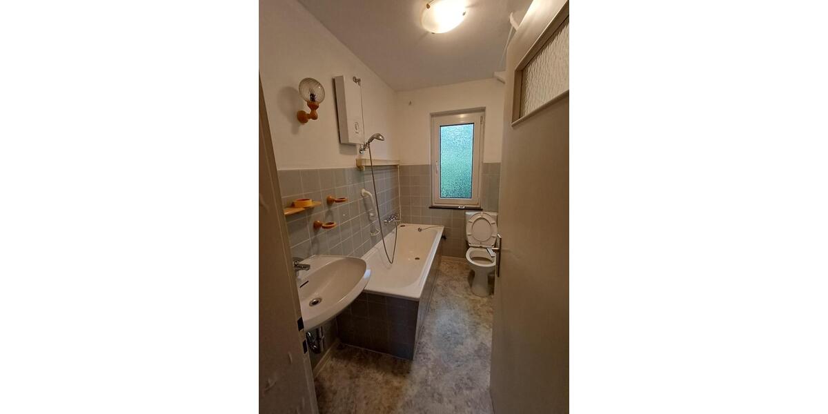 Etagenwohnung Reichshof - 2 Zimmer, 65 m&sup2;, 450&euro; | Angebot:26606756