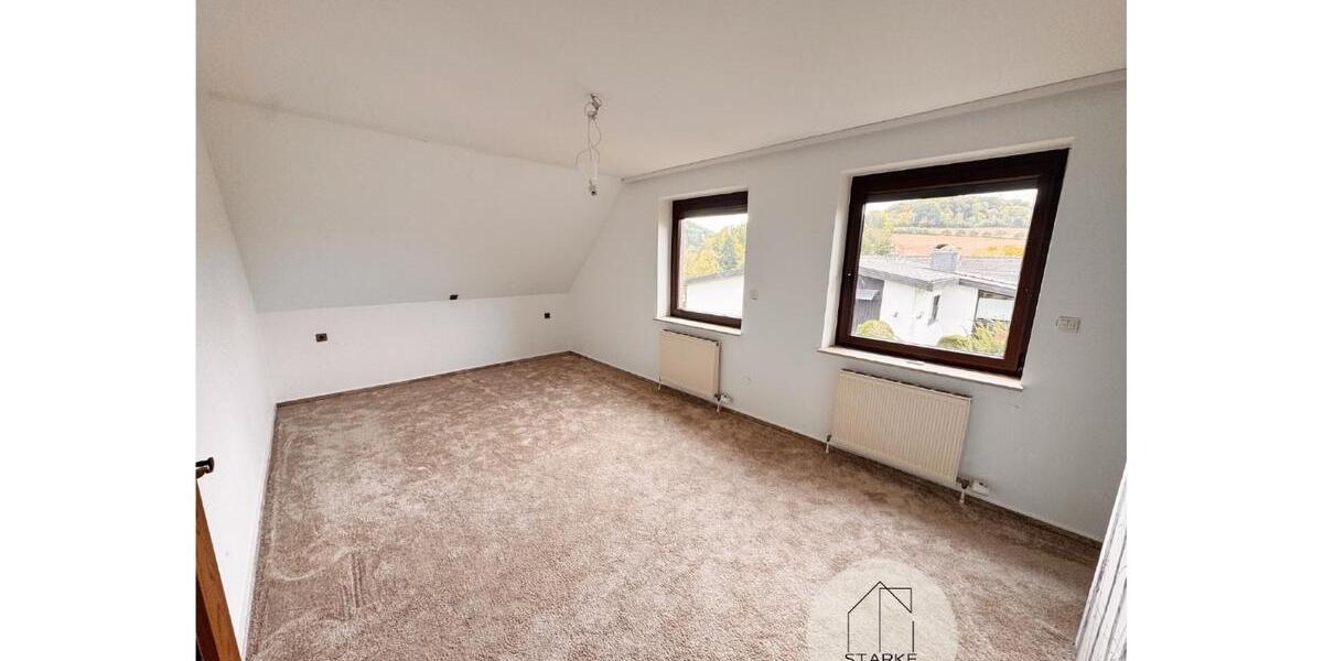 **Gemütliche 3 Zi-Dachgeschosswohnung mit malerischen Loggia-Ausblick bei Bodenwerder zu vermieten** 3 zimmer