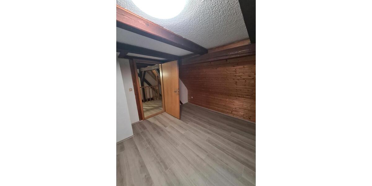 Etagenwohnung Markt Nordheim - 5 Zimmer, 150 m&sup2;, 1.150&euro; | Angebot:26609476