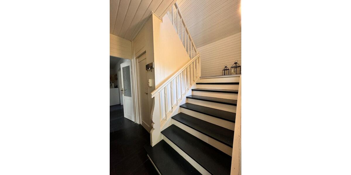 Einfamilienhaus Bad Windsheim - 6 Zimmer, 140 m&sup2;, 1.600&euro; | Angebot:26237537