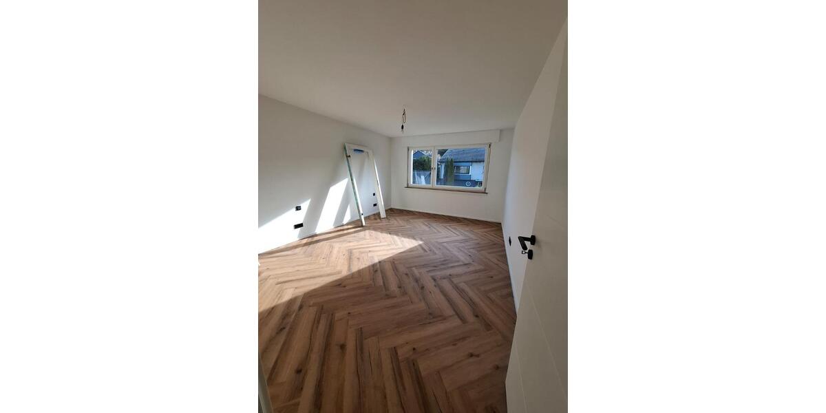 Erstbezug nach Kernsanierung: 5-Zimmer Wohnung mit Balkon 4 zimmer