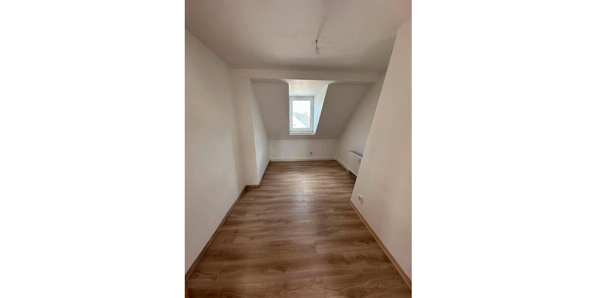 Dachgeschoßwohnung Hecklingen - 4 Zimmer, 62 m&sup2;, 350&euro; | Angebot:24878569