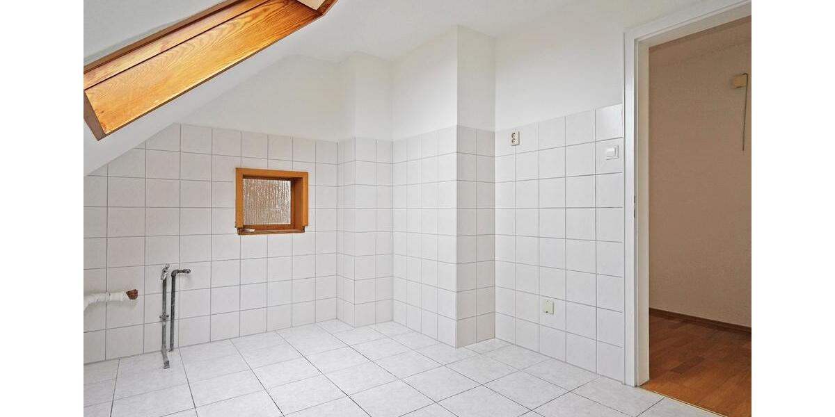 Dachgeschoßwohnung Hockenheim - 2.5 Zimmer, 69 m&sup2;, 1.000&euro; | Angebot:26649605