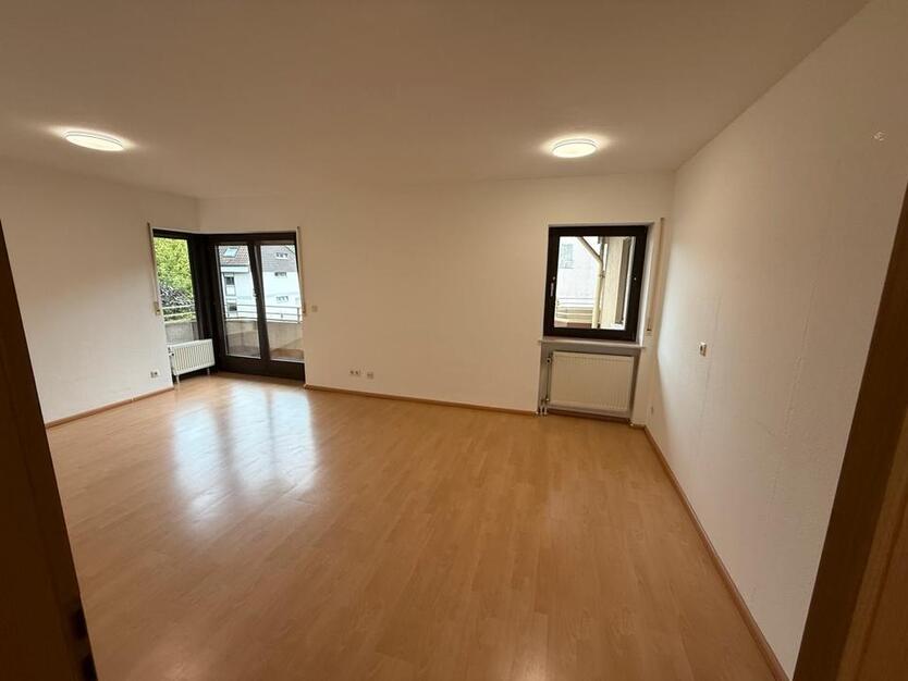 Helle 2-Zimmer-Wohnung mit Balkon in ruhiger Lage