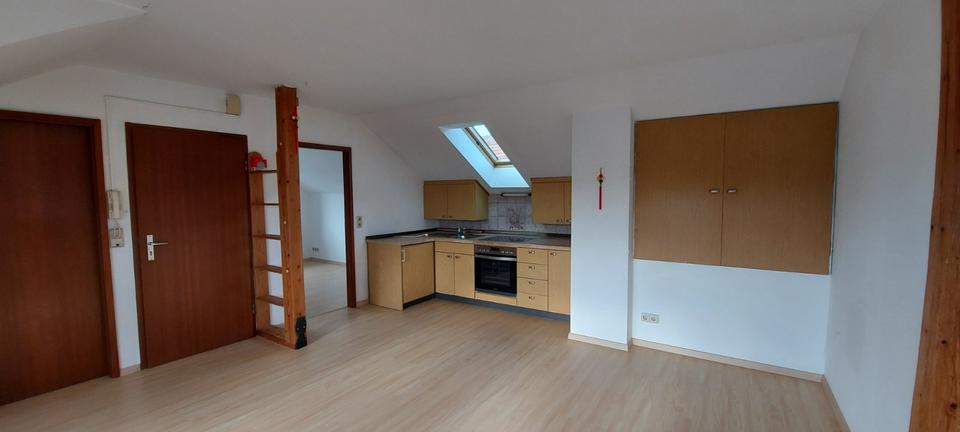 Dachgeschoßwohnung Rottenburg am Neckar - 3 Zimmer, 70 m&sup2;, 700&euro; | Angebot:25381298