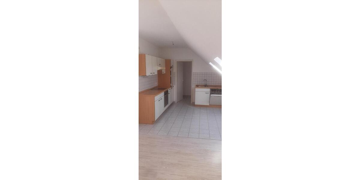 Dachgeschoßwohnung Leiblfing - 3 Zimmer, 85 m&sup2;, 550&euro; | Angebot:25908681