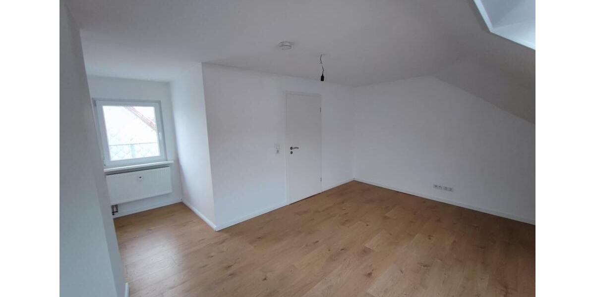 Dachgeschoßwohnung Seesen - 4 Zimmer, 105 m&sup2;, 680&euro; | Angebot:22396212