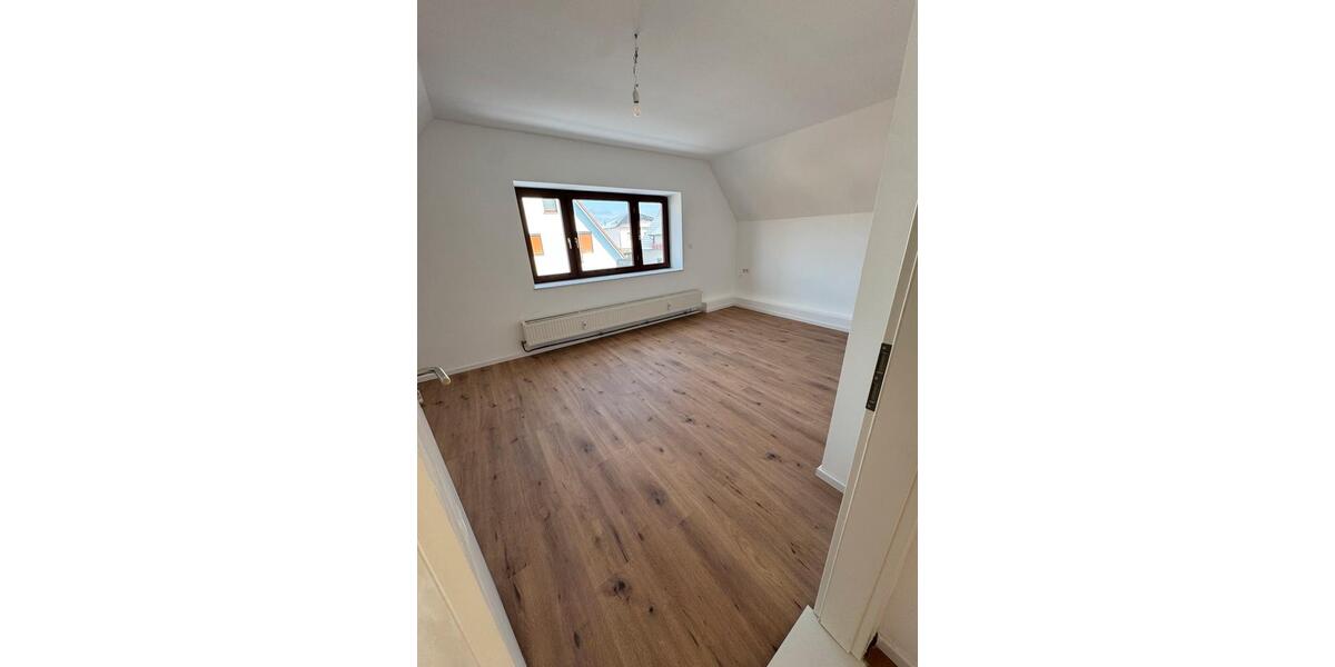 Dachgeschoßwohnung Achim - 5 Zimmer, 104 m&sup2;, 1.150&euro; | Angebot:25994074