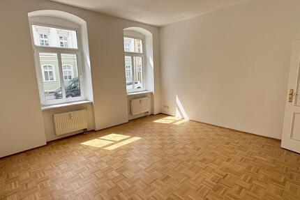 Wohnung Zwickau - 3 Zimmer, 65 m&sup2;, 400&euro; | Angebot:26453305