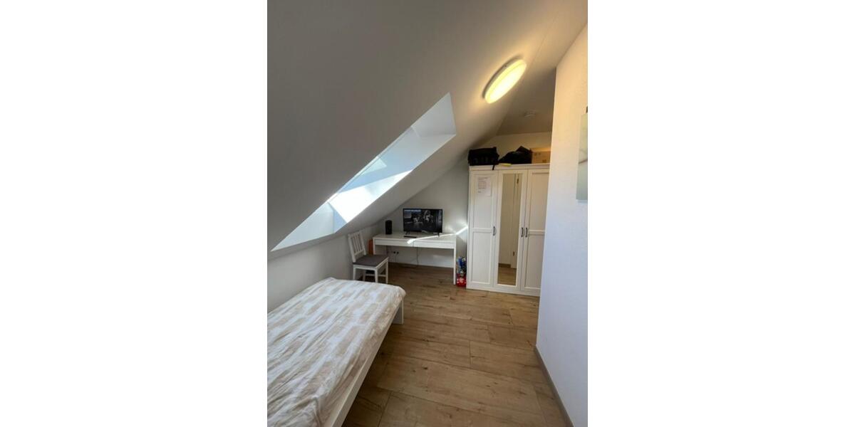 Dachgeschoßwohnung Moosinning - 1 Zimmer, 12 m&sup2;, 690&euro; | Angebot:24847030