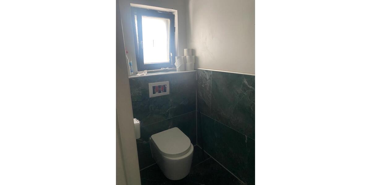 Einfamilienhaus Nürtingen - 6 Zimmer, 250 m&sup2;, 2.500&euro; | Angebot:25047803