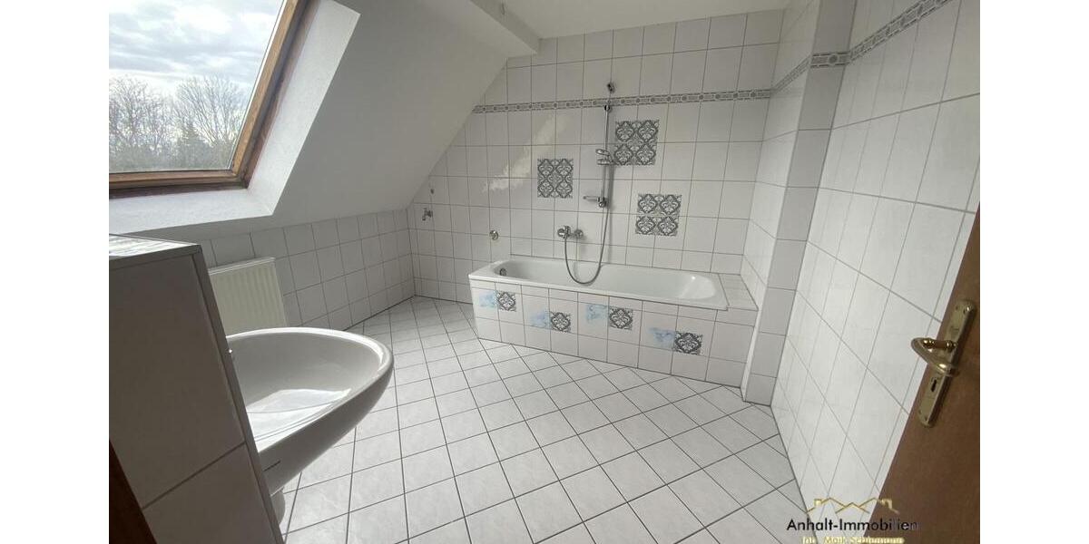 Dachgeschoßwohnung Bitterfeld-Wolfen Holzweißig - 3 Zimmer, 68 m&sup2;, 520&euro; | Angebot:24933906