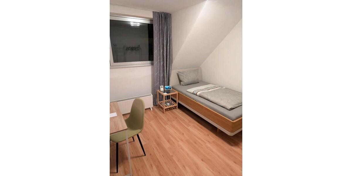 Etagenwohnung Kenn - 6 Zimmer, 90 m&sup2;, 35&euro; | Angebot:25941912