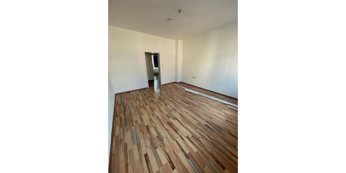 Etagenwohnung Eisenberg - 1 Zimmer, 63 m&sup2;, 400&euro; | Angebot:25935105