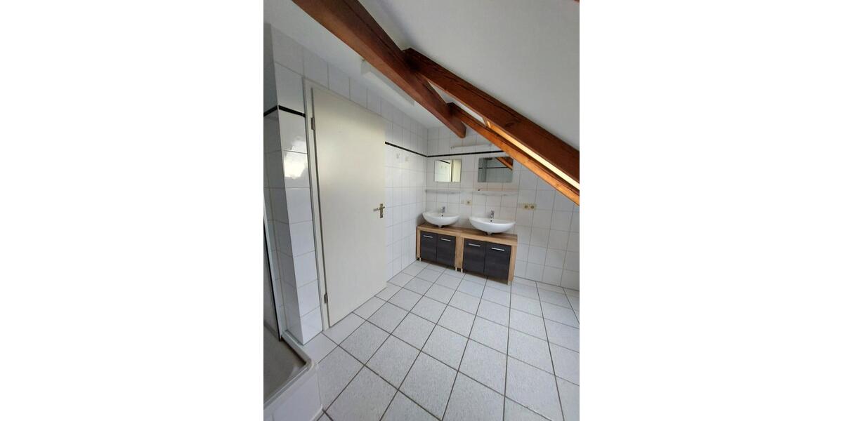 Dachgeschoßwohnung Großröhrsdorf - 3 Zimmer, 66 m&sup2;, 529&euro; | Angebot:24592773