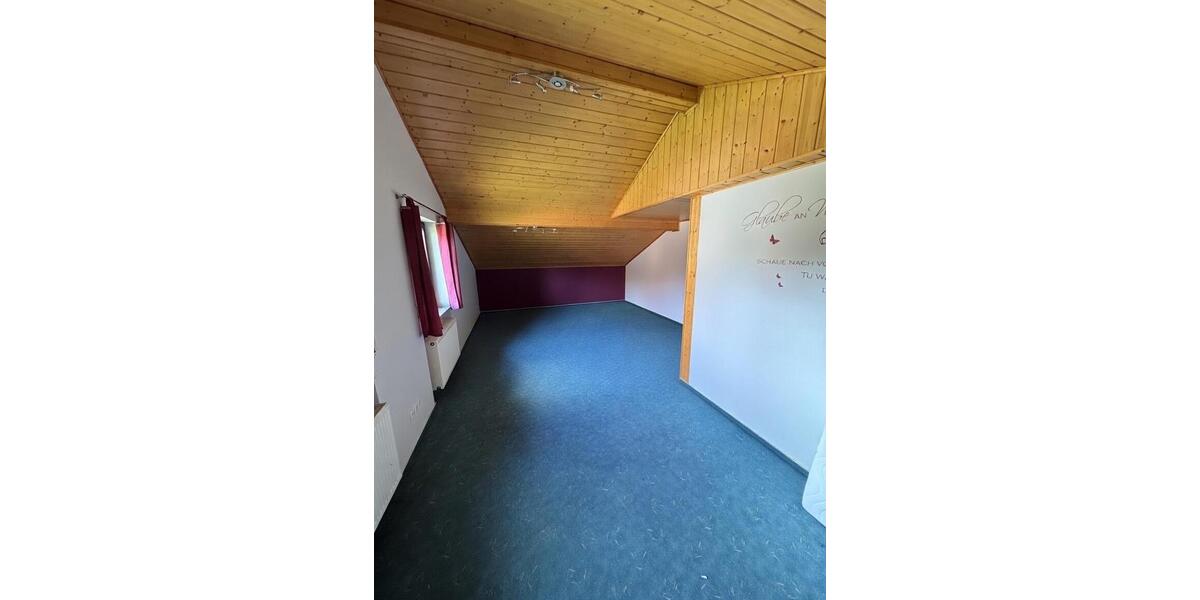 Dachgeschoßwohnung Mossautal - 5 Zimmer, 115 m&sup2;, 1.000&euro; | Angebot:25947874