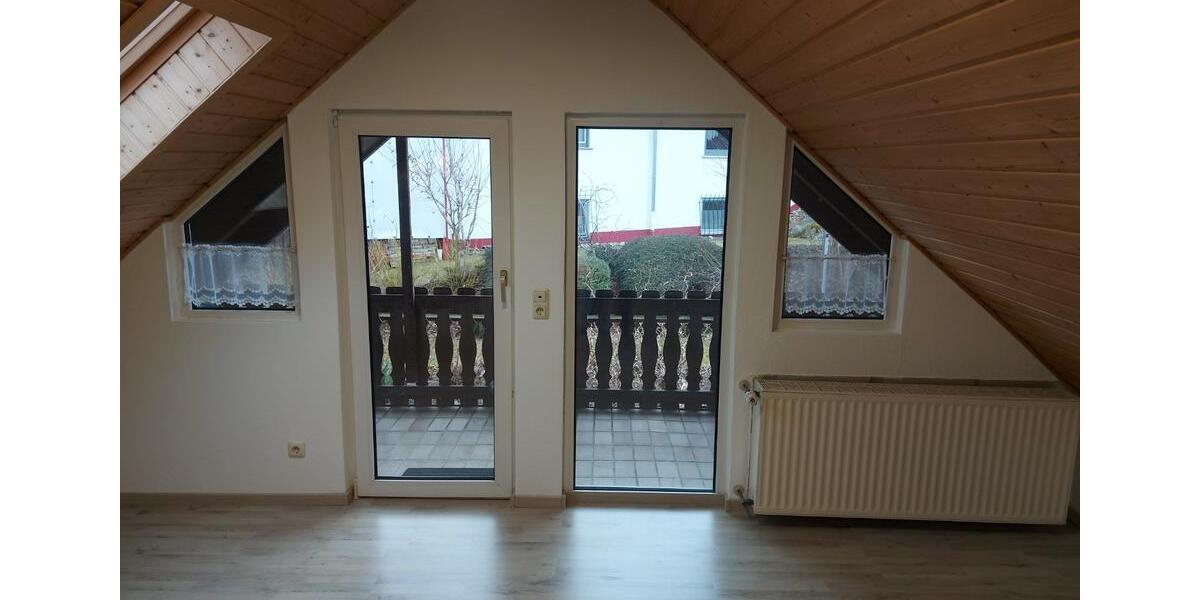 Dachgeschoßwohnung Poppenhausen (Wasserkuppe) - 3 Zimmer, 85 m&sup2;, 750&euro; | Angebot:25752097