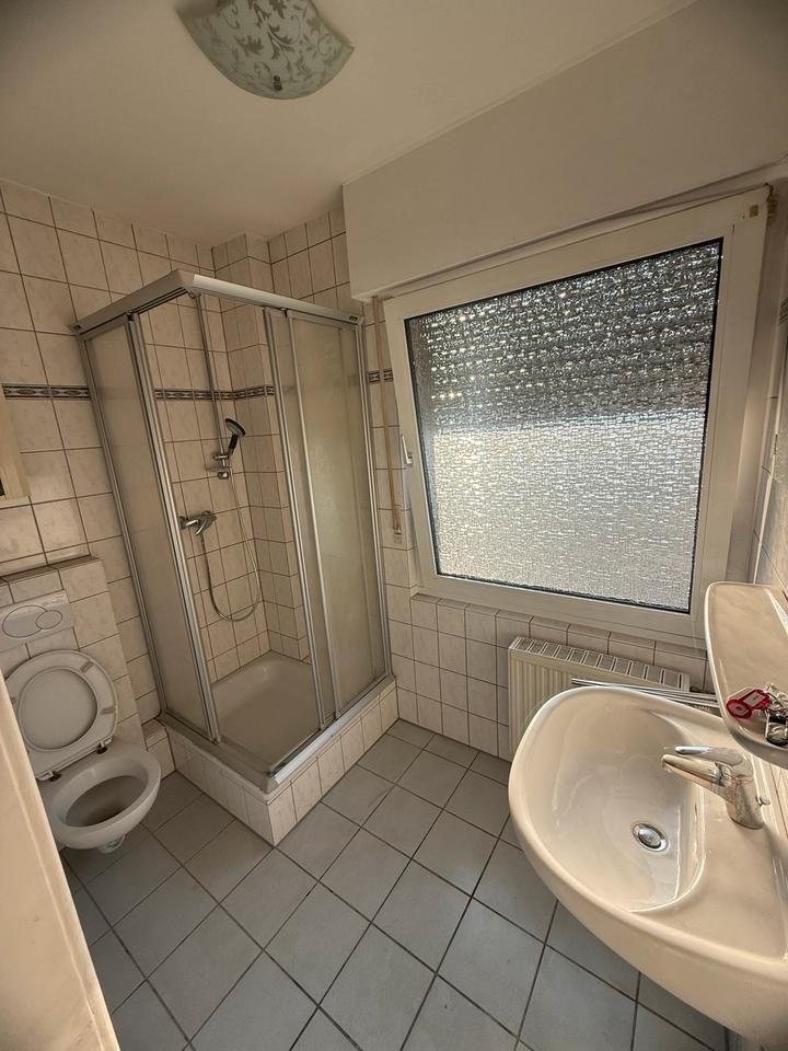 2 Zimmer Wohnung mit Gäste WC frisch renoviert zimmer