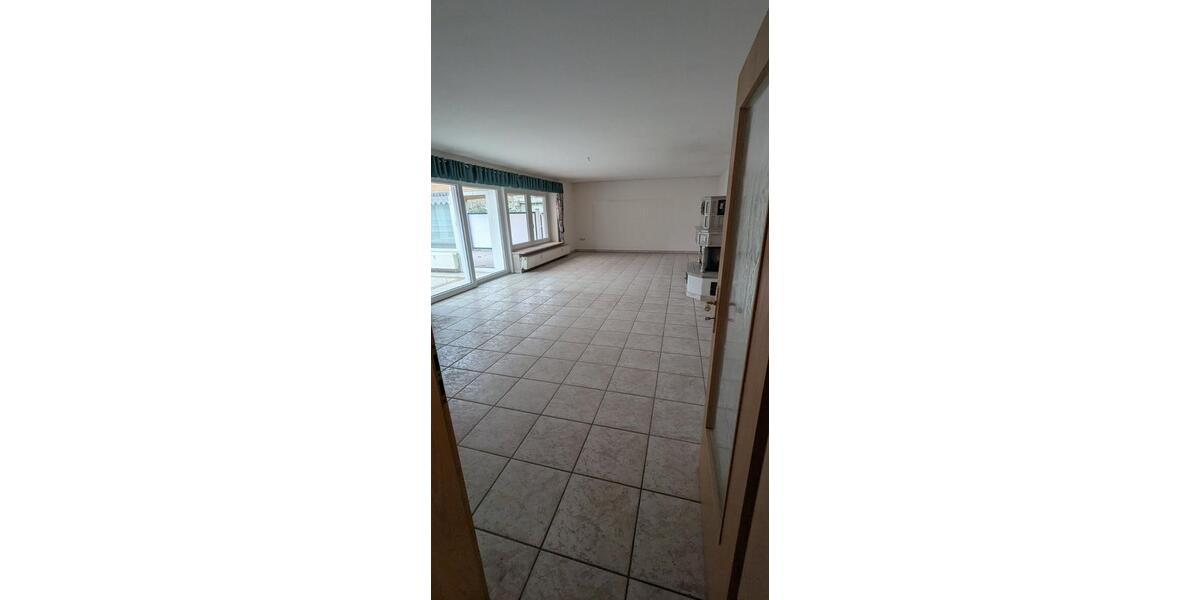 Erdgeschoßwohnung Kropp - 5 Zimmer, 200 m&sup2;, 1.950&euro; | Angebot:26050213