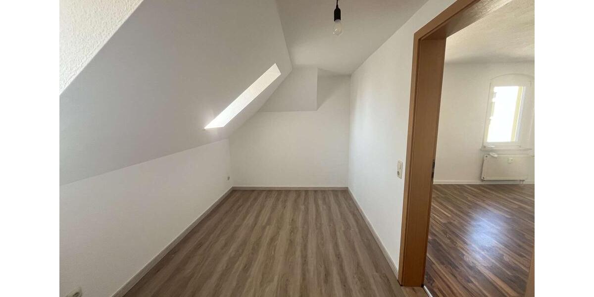 Dachgeschoßwohnung Reichenbach im Vogtland - 4 Zimmer, 77 m&sup2;, 420&euro; | Angebot:26168702