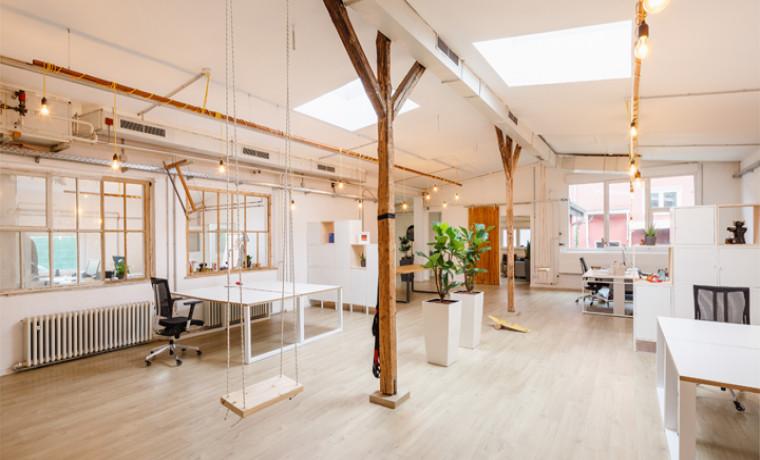 Top ausgestattete und großzügige Arbeitsplätze in einem Loft-Büro - All-in-Miete