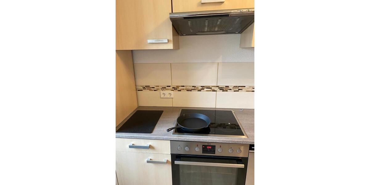 Sehr schöne und helle 2 Zimmer-Wohnung in zentraler Lage zimmer