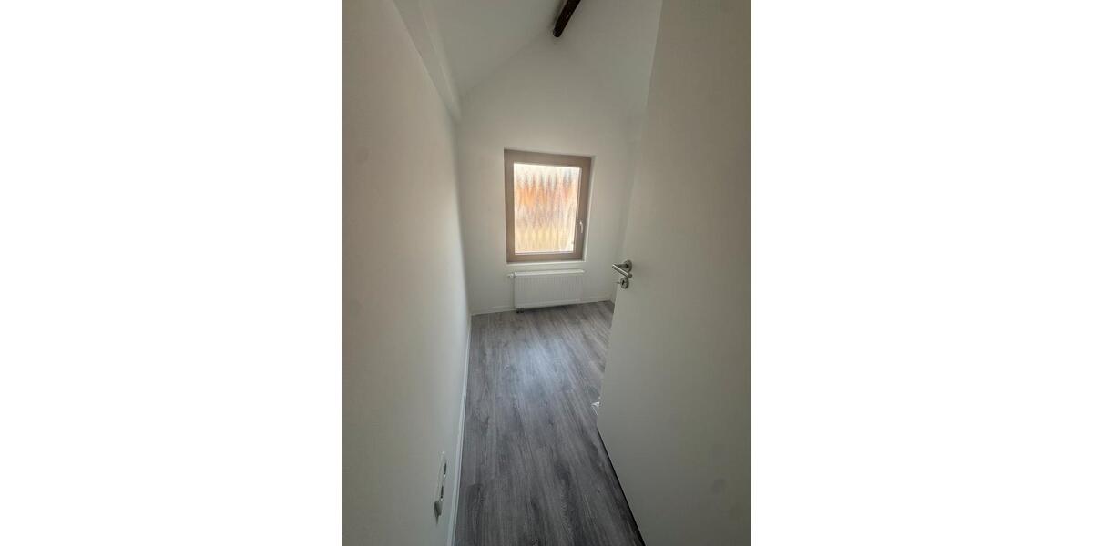 Dachgeschoßwohnung Kreuztal - 5.5 Zimmer, 75 m&sup2;, 700&euro; | Angebot:25721902