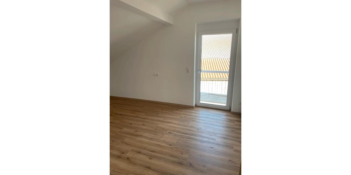Dachgeschoßwohnung Kammlach - 4 Zimmer, 103 m&sup2;, 1.300&euro; | Angebot:24750852