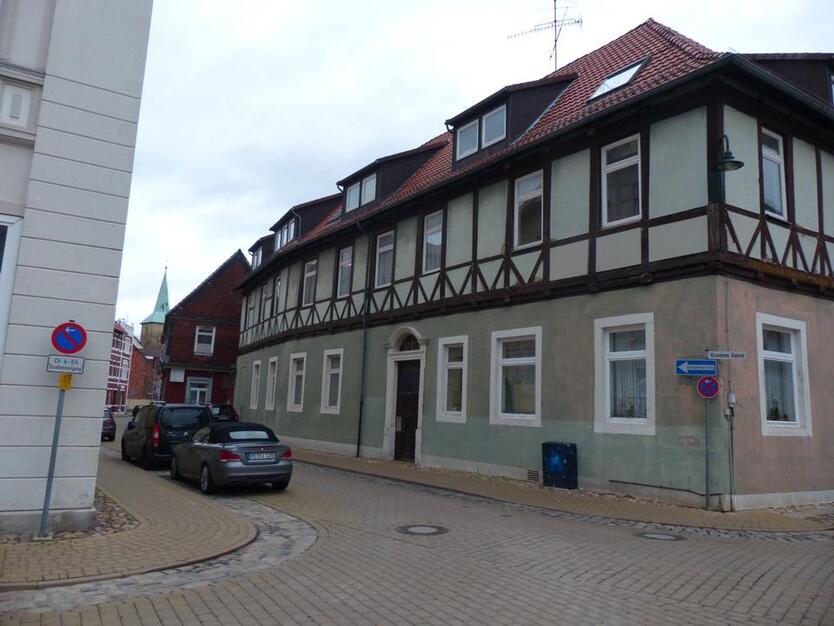 Schöne 2,5 Zimmerwohnung im Zentrum mit Parkplatz