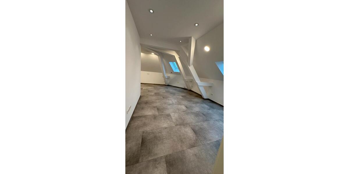 Dachgeschoßwohnung Maikammer - 3 Zimmer, 74 m&sup2;, 810&euro; | Angebot:25619932