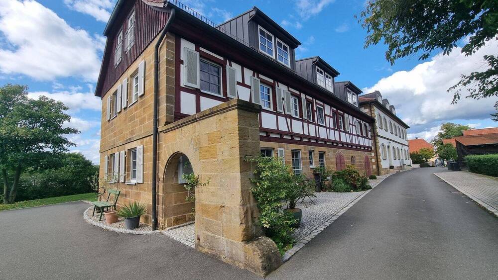 DG Wohnung mit 2 Balkone im Hofbauernhaus (8 & 9) 3 zimmer