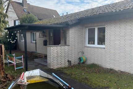 Zimmer in WG Solingen Gräfrath. Das Haus hat Insgesamt 200 qm 1 zimmer