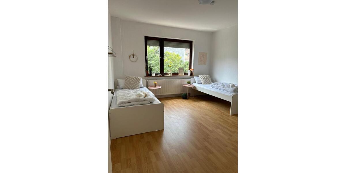 Vermietet wird ein Bett in einem Doppelzimmer in einer WG 1 zimmer