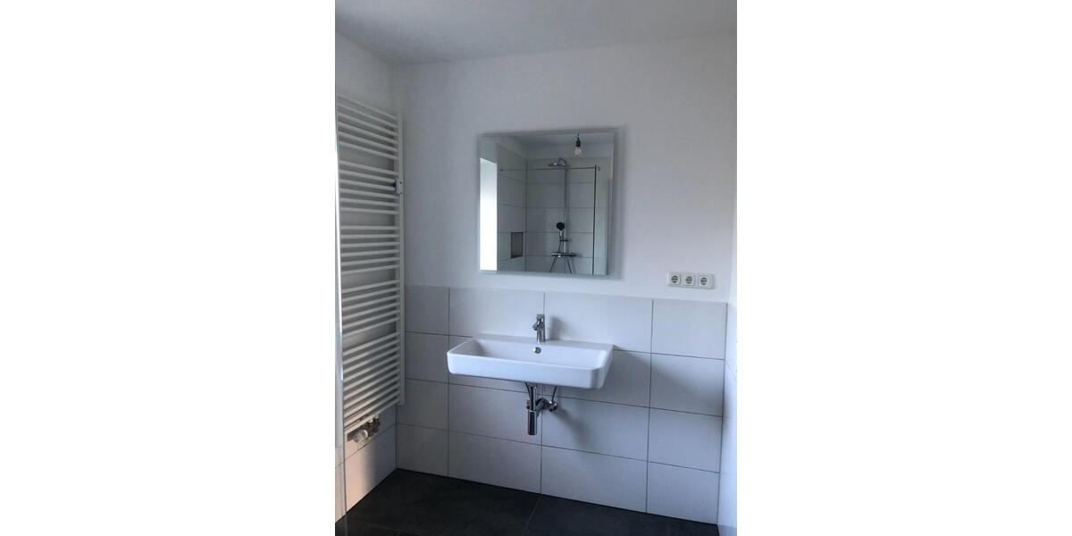 70 qm Wohnung mit Balkon, renoviert zu vermieten 6 zimmer