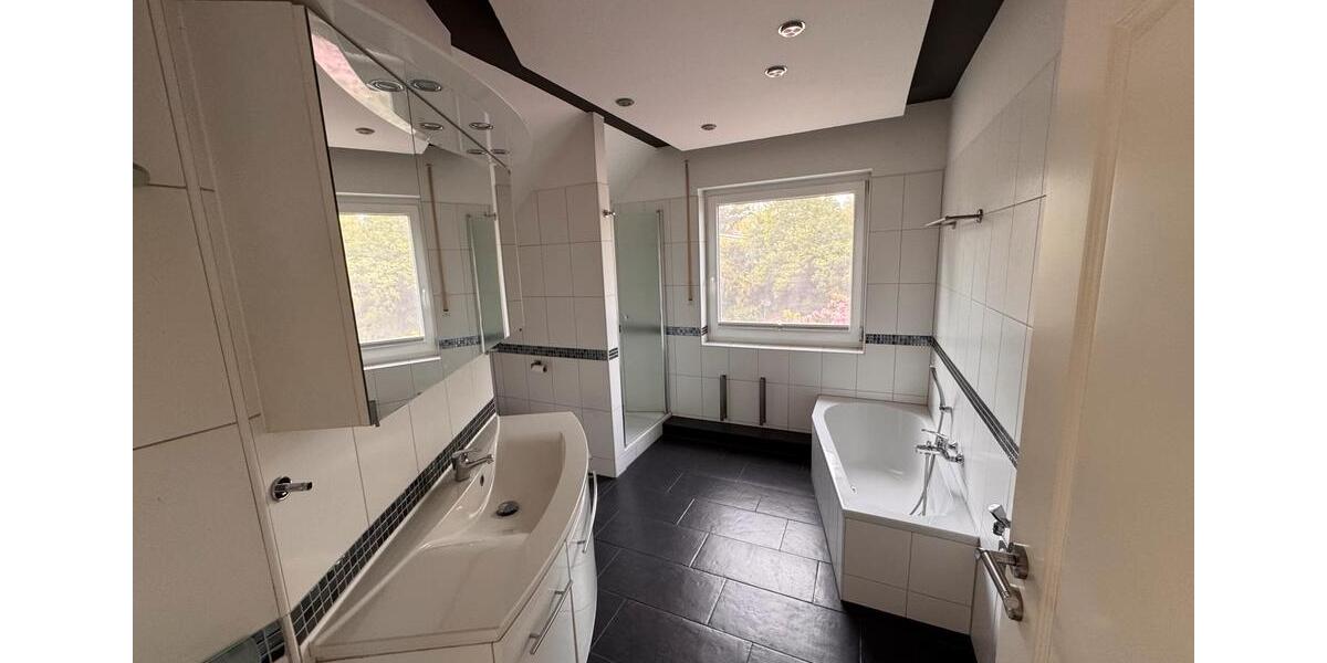 Dachgeschoßwohnung Buxtehude - 2.5 Zimmer, 76 m&sup2;, 950&euro; | Angebot:26446962