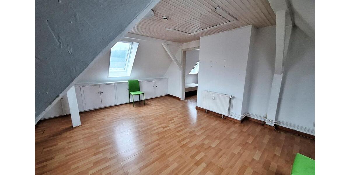 Dachgeschoßwohnung Flensburg - 2.5 Zimmer, 75 m&sup2;, 670&euro; | Angebot:26263086