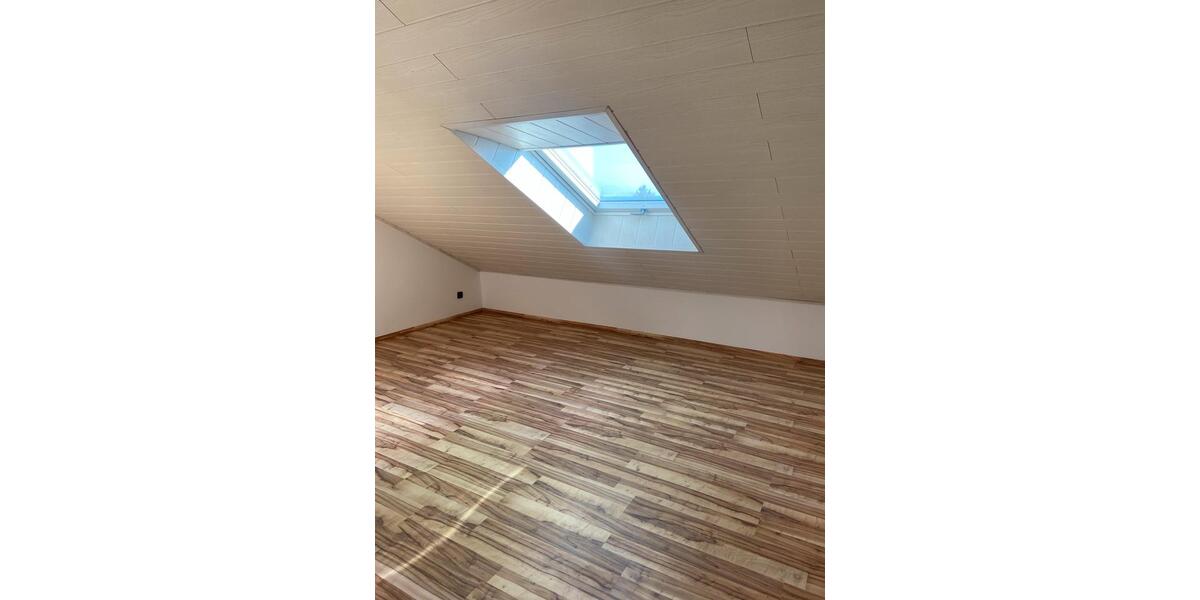 Dachgeschoßwohnung Luhe-Wildenau Wildenau - 3 Zimmer, 109 m&sup2;, 950&euro; | Angebot:25406667