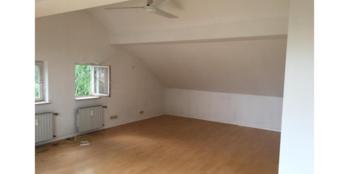 Dachgeschoßwohnung Wiesbaden Biebrich - 2 Zimmer, 85 m&sup2;, 1.090&euro; | Angebot:25239304