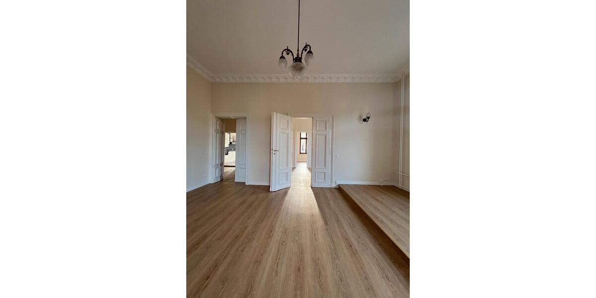 Etagenwohnung Altenburg - 5 Zimmer, 164 m&sup2;, 1.040&euro; | Angebot:23747813