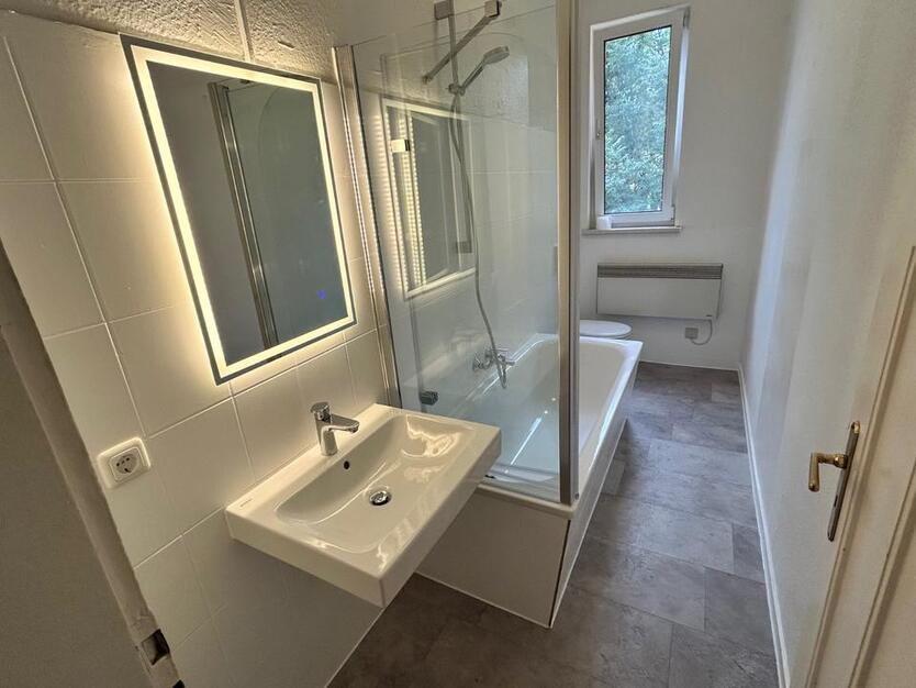 Helle 3 Raum Wohnung Ruhig Nähe Bahnhof + Altstadt Tageslichtbad