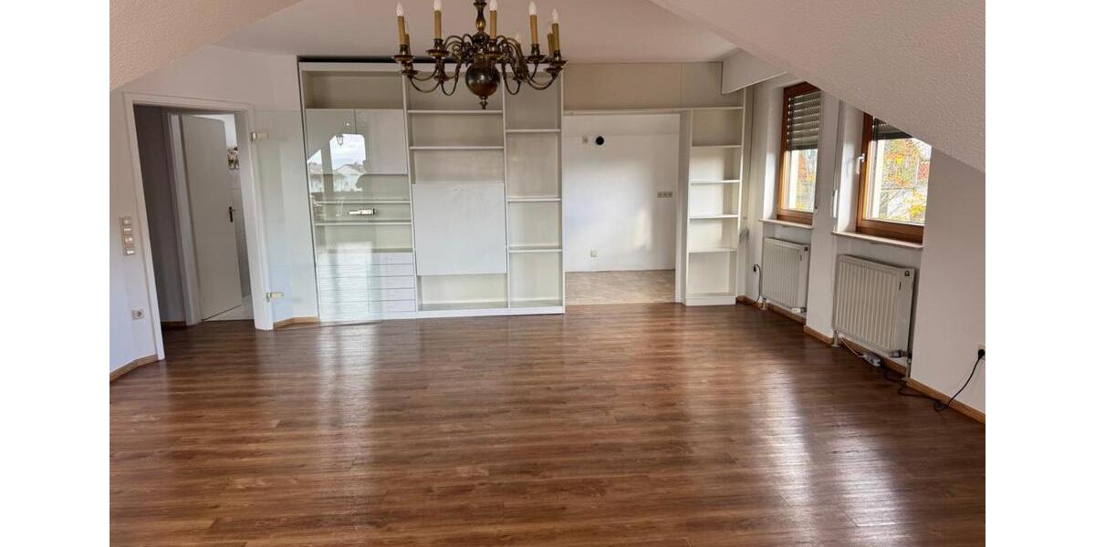 Dachgeschoßwohnung Bad Neustadt an der Saale - 3 Zimmer, 110 m&sup2;, 700&euro; | Angebot:25549110