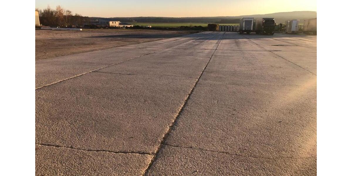 Befestigter Lagerplatz zwischen A93 und A6 zimmer