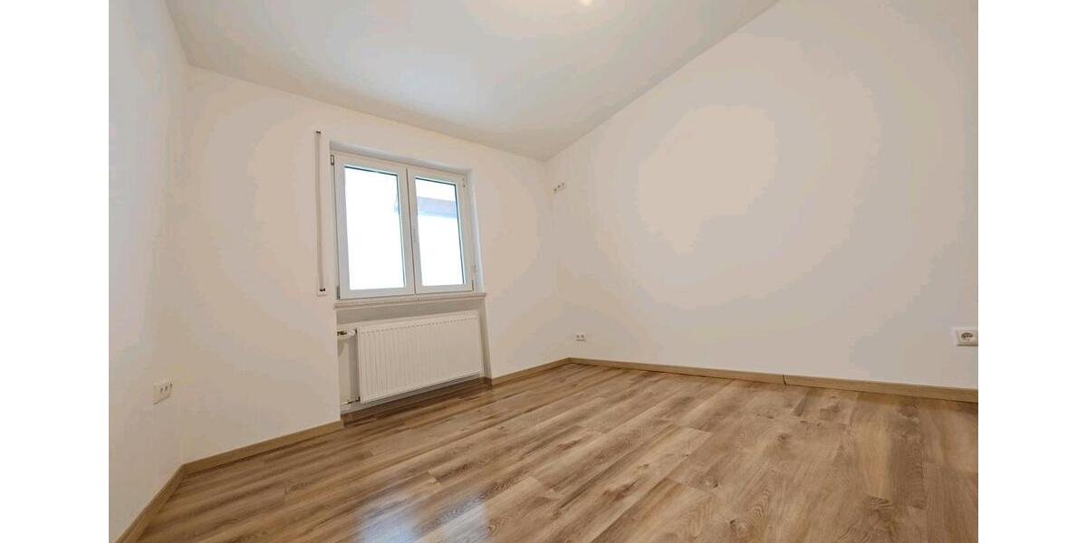 Etagenwohnung Sinzing - 3.5 Zimmer, 104 m&sup2;, 1.200&euro; | Angebot:24465484