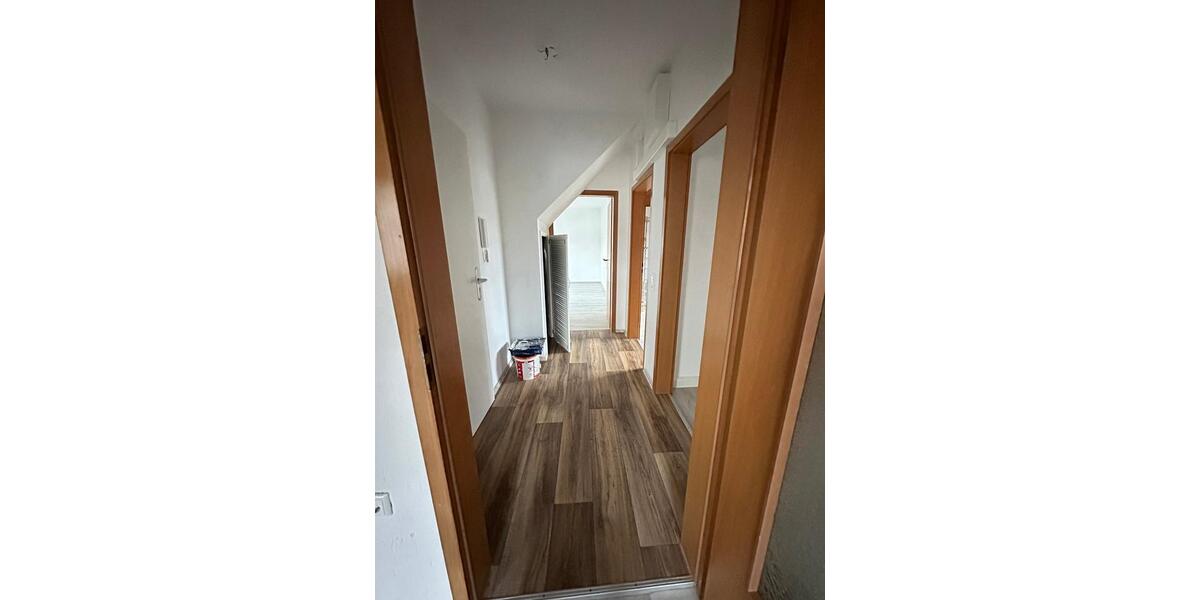 Schöne 3 ZKB Dachgeschosswohnung mit Gartennutzung in Lengenfeld 3 zimmer