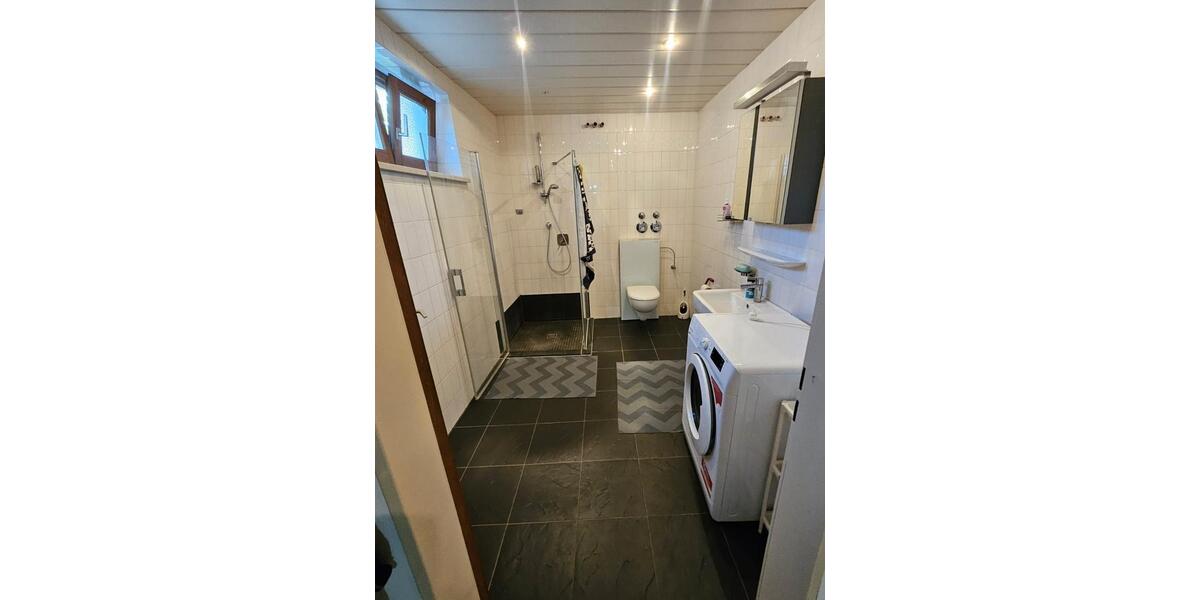 Erdgeschoßwohnung Holzkirchen - 5 Zimmer, 175 m&sup2;, 550&euro; | Angebot:25977286