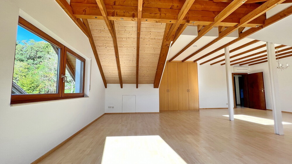 Großzügige Dachgeschosswohnung mit Garten und Klimaanlage. - 3.5 Baden-Baden / Oberbeuern Oberbeuern | Angebot:27161126