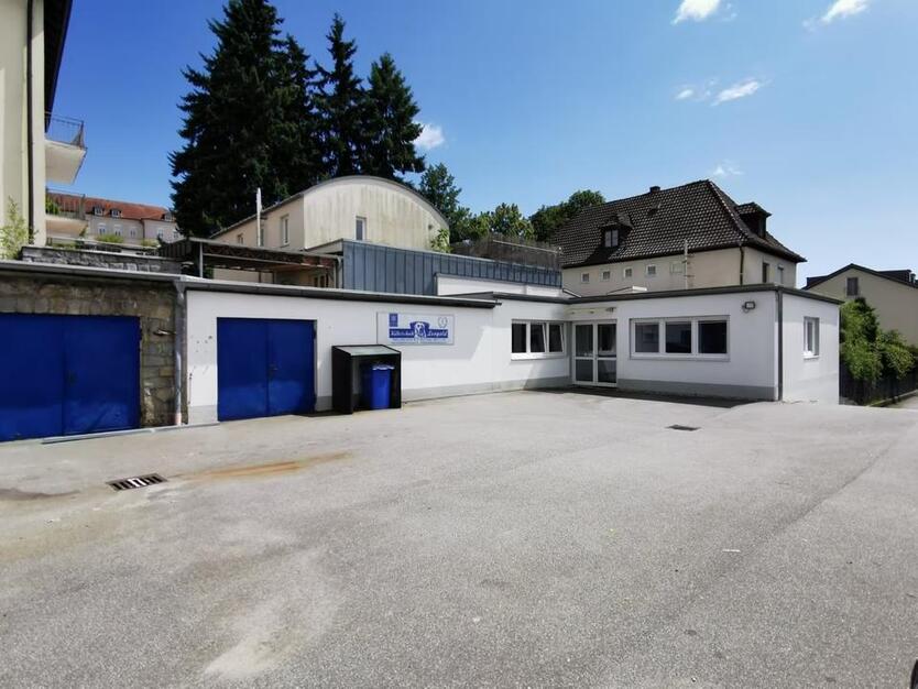 Deggendorf Zentrum: moderne Büroräume m. Lager u Stellplätze