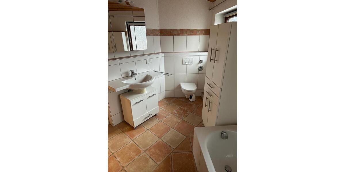 Dachgeschoßwohnung Adelsheim - 3.5 Zimmer, 120 m&sup2;, 1.000&euro; | Angebot:26383093