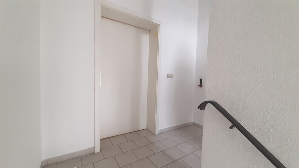 3-Zimmer-Wohnung 2. oder 3. OG, neu saniert, in ruhigem Wohnviertel Gera-Süd 3 zimmer