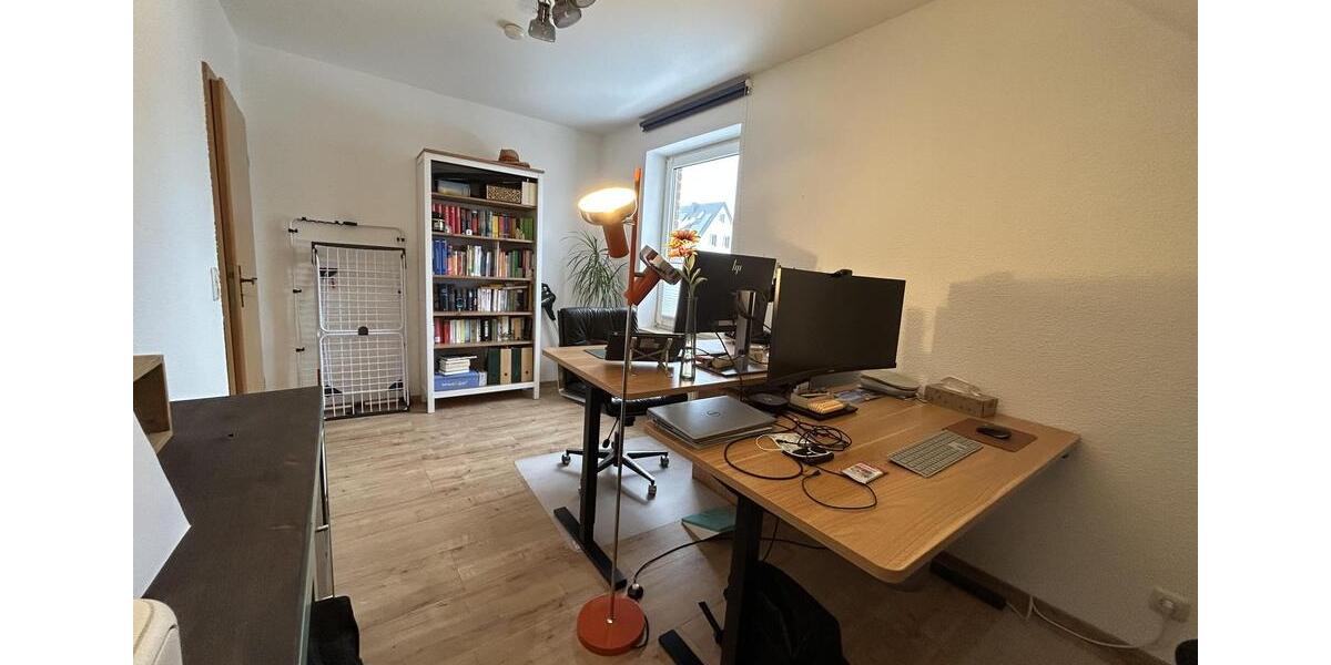 Dachgeschoßwohnung Hannover Herrenhausen-Stöcken - 3 Zimmer, 84 m&sup2;, 880&euro; | Angebot:24890343
